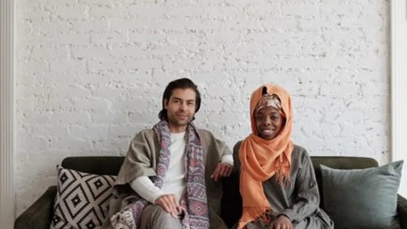 Casal curtindo som em casa